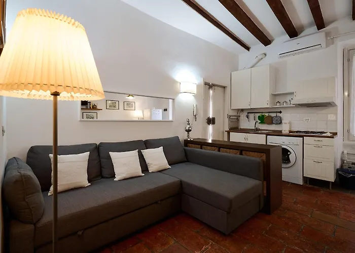 Xenia s - Rustic And Cozy In Navigli